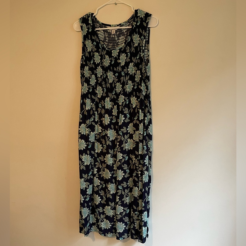 Croft & Barrow smocked calf length floral dress with pockets
